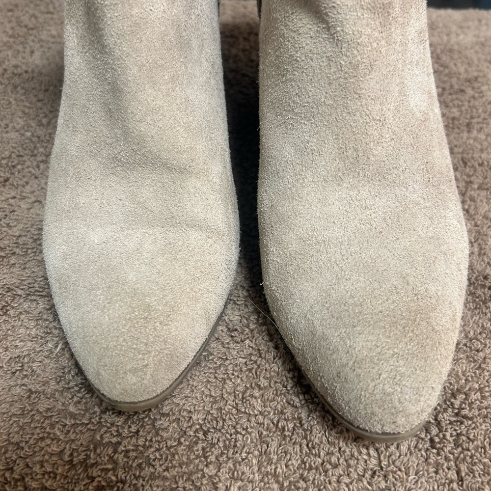 FRYE Judith Double zip beige suede ankle bootie. Like new. Size 6M - Picture 2 of 10